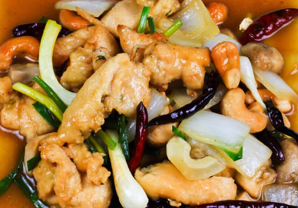 Fried chicken with cashew nuts.